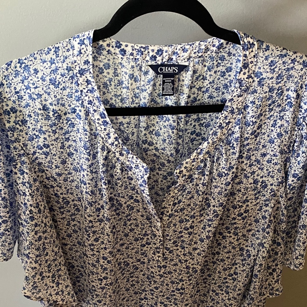 Chaps Blue and Cream Floral Short Sleeve Blouse sz 4x